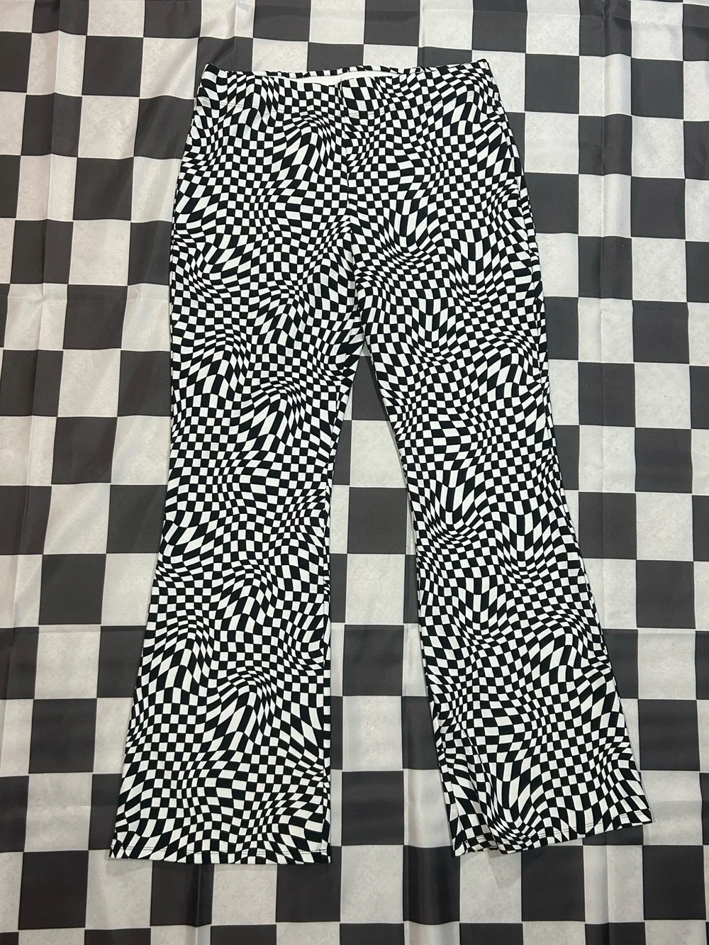 Black & White Optical-Print Flared Yoga Pants